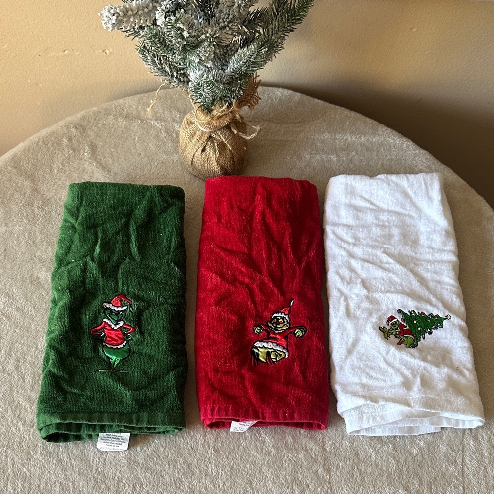 Festive Holiday Towel Set - Green, Red, and White